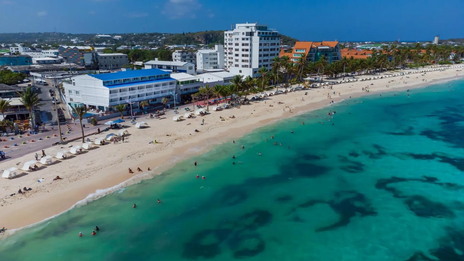 Staying Near Aquarium San Andres: 7 Airport Hotels Compared
