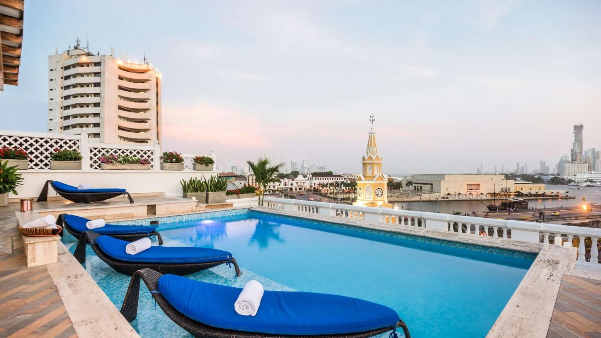 Near La Marina Park: 15 Airport Hotels in Cartagena Compared