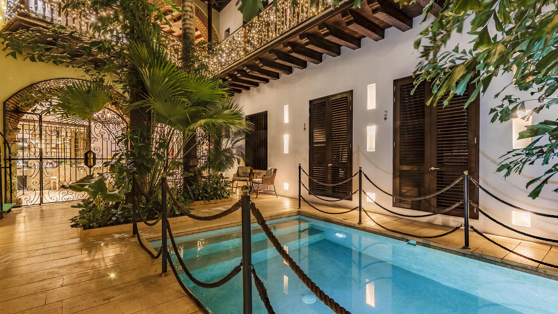 15 Airport Hotels Close to San Felipe de Barajas Castle