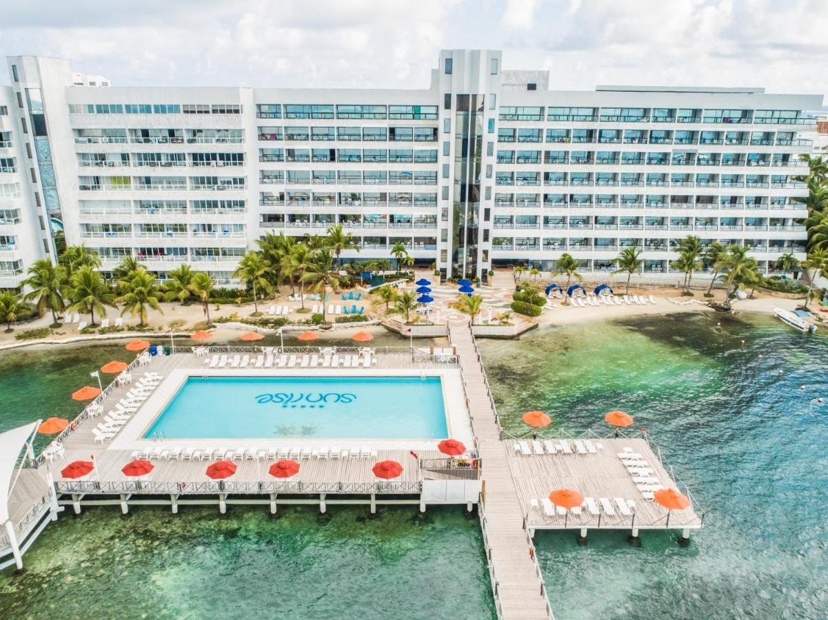 Where to Stay Near San Andres Bay: 5 Central Hotels Compared